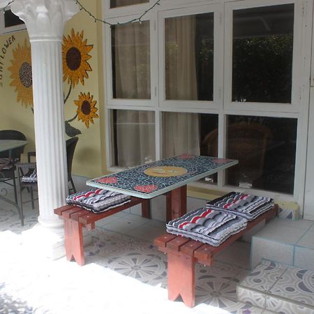 Sunflower Villa Studios Palm Beach Kamer foto